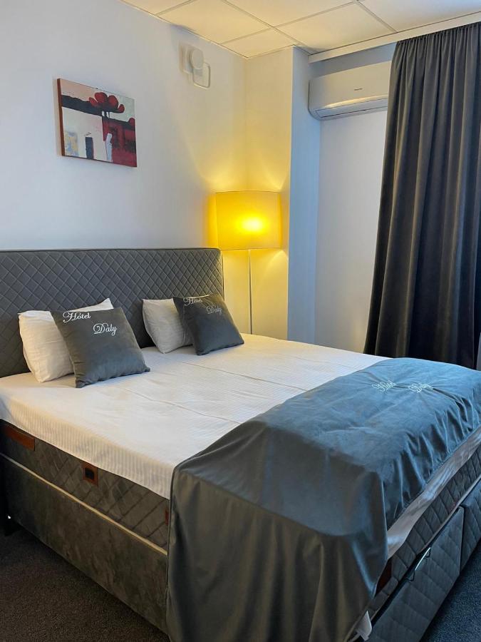 Hotel Daly 普洛耶什蒂 外观 照片