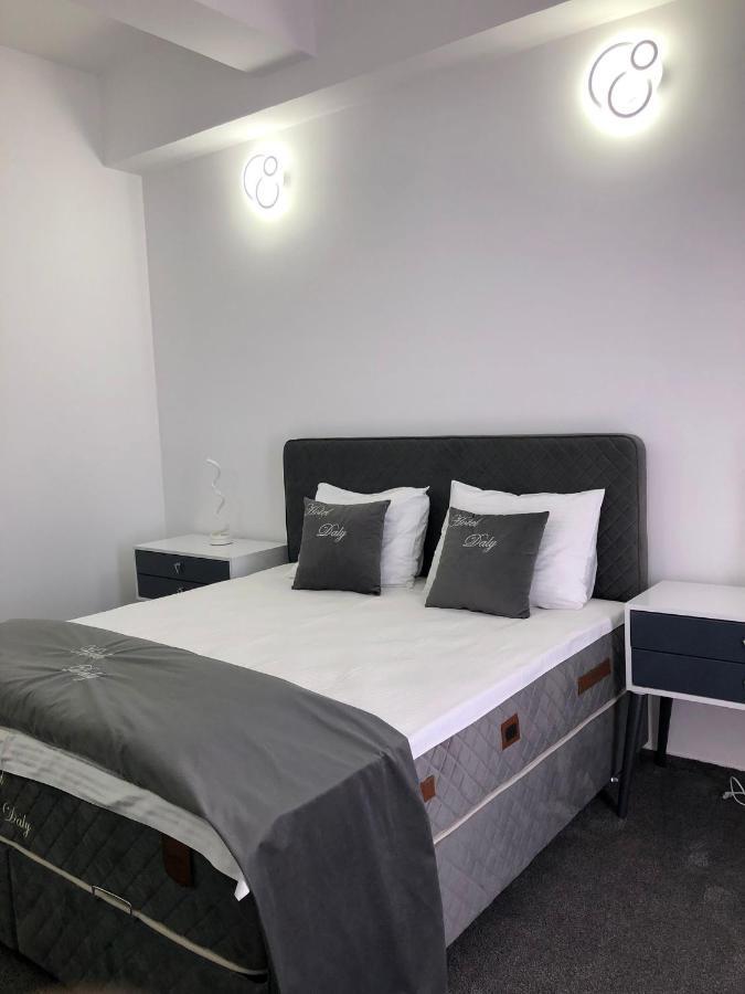 Hotel Daly 普洛耶什蒂 外观 照片